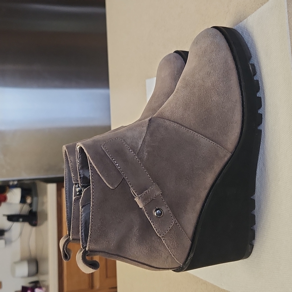 Eileen Fisher Women's Tinker Wedge Ankle Boots/Booties Size 7.5, Taupe, EUC